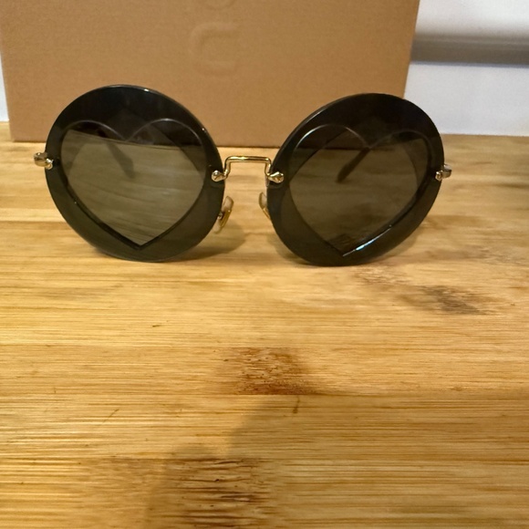 MIU MIU 62mm Layered Heart Round Sunglasses In Grey Mirror - NWOT - Picture 5 of 16